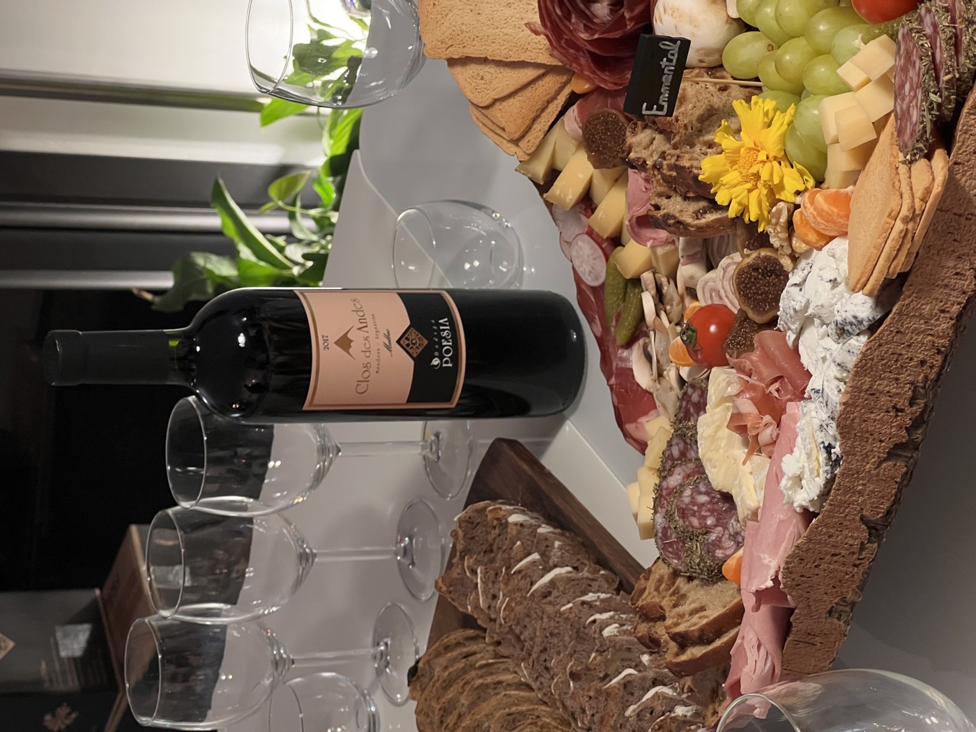 Dégustation de vins argentins Andivino, verres et bouteille Poésía